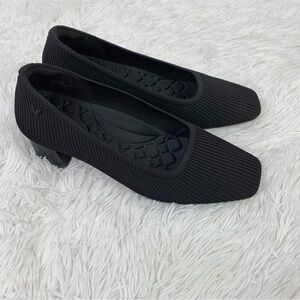 Vivaia Square-Toe Stress Free Chunky Heels in black Square ToeRoomy Toe Box